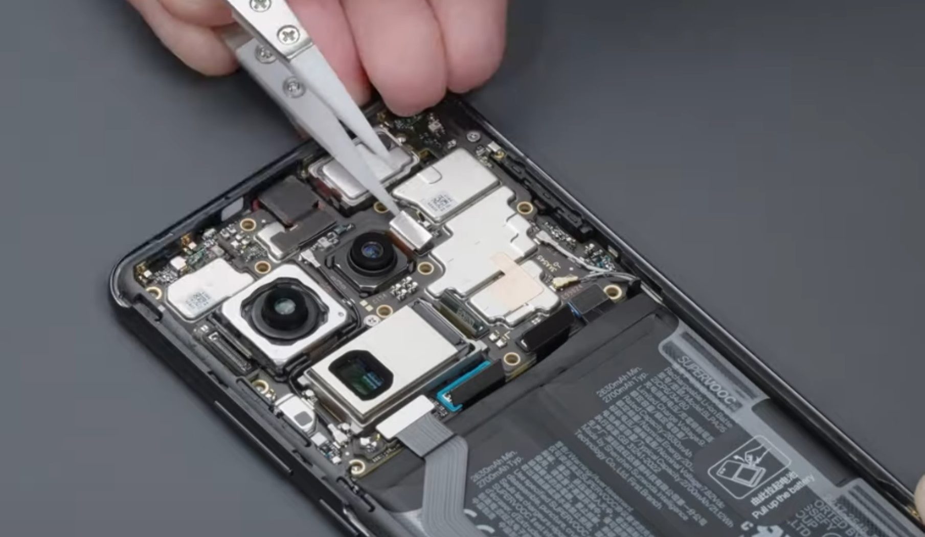 OnePlus 12 in a teardown video