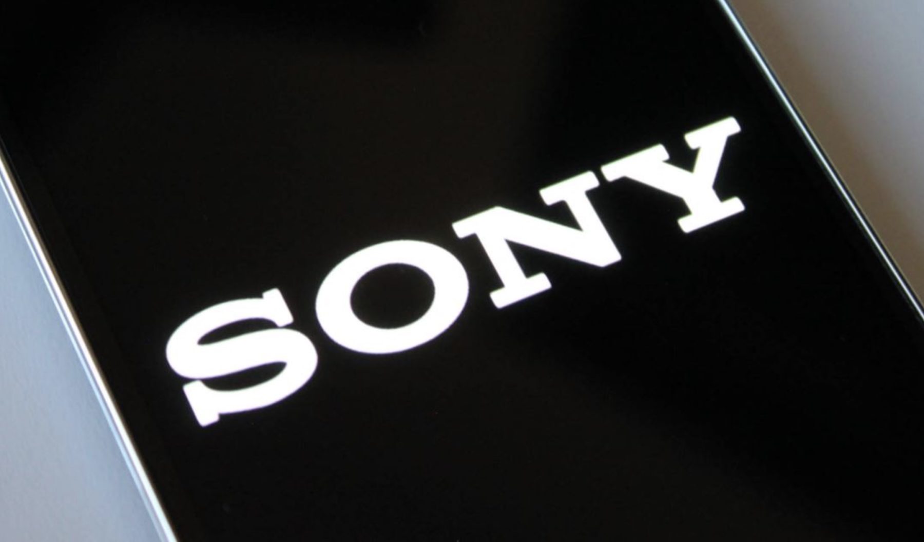 Májusban érkezik az új Sony csúcsmobil