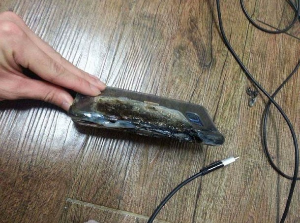 Galaxy-Note-7-explodes-03