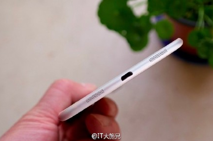 Images-leak-of-the-unannounced-flagship-Vivo-XPlay-5S (2)