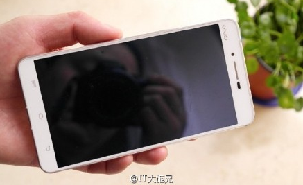 Images-leak-of-the-unannounced-flagship-Vivo-XPlay-5S
