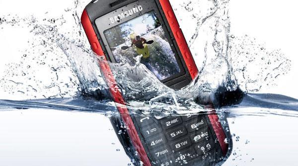 Mobile-Phone-Dropped-in-Water