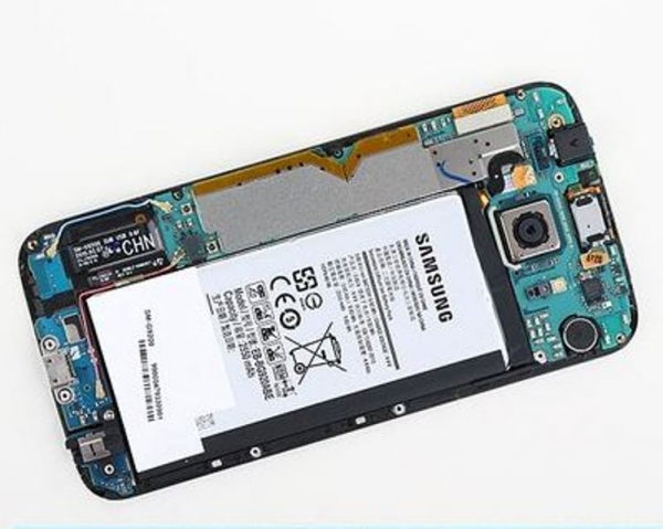 A Samsung Galaxy S6 akkumulátora 2550 mAh-s